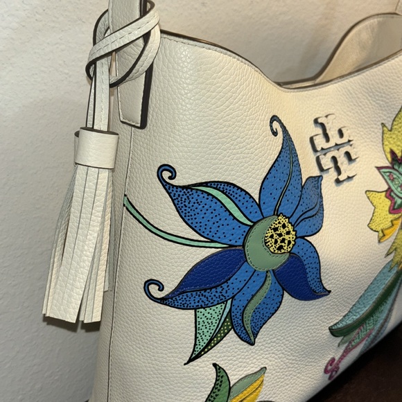 Tory Burch NWT Thea Appliqué Ivory Hobo Leather - Picture 7 of 10